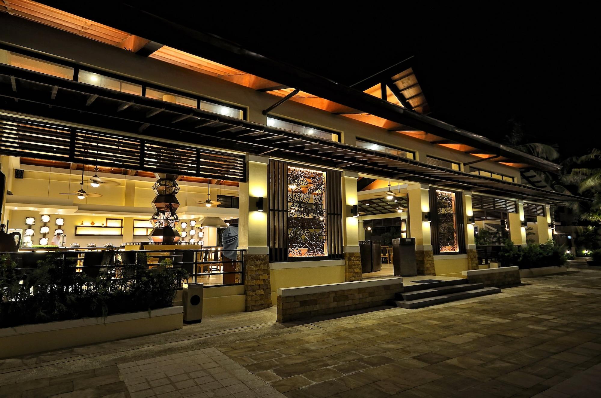 Henann Park Resort Balabag  Exterior photo
