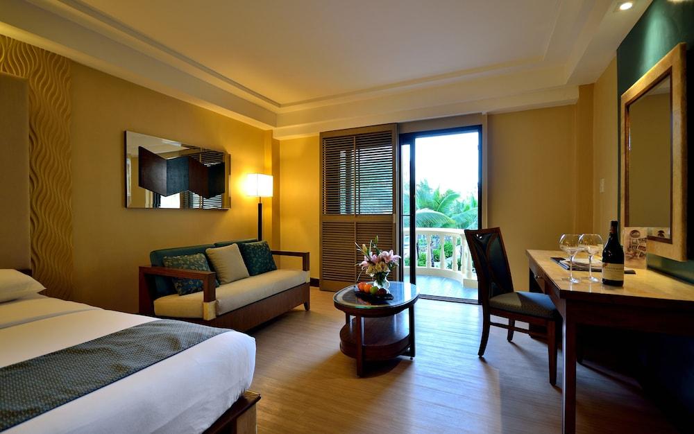 Henann Park Resort Balabag  Exterior photo
