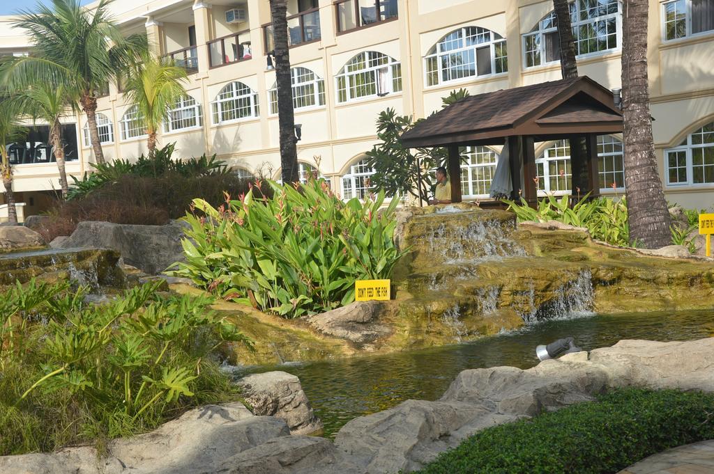 Henann Park Resort Balabag  Exterior photo